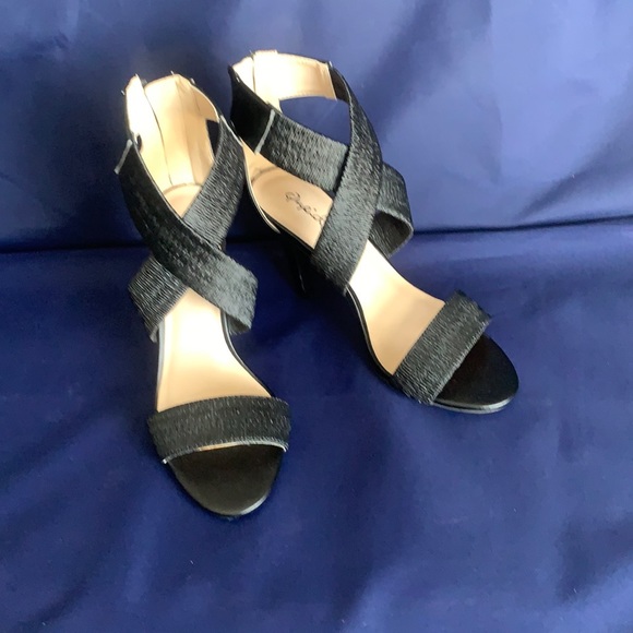 Qupid NWT black strappy heels Sz 6.5